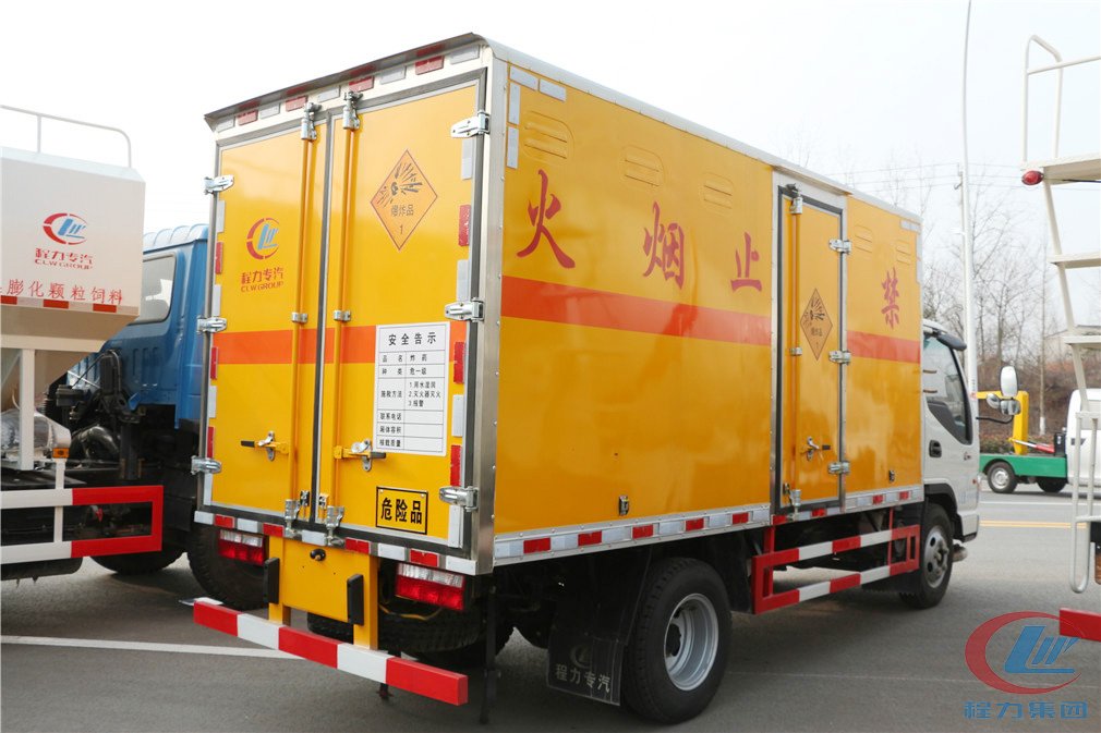 易倍·(中国)体育EMC江淮帅铃爆破器材运输车侧面图