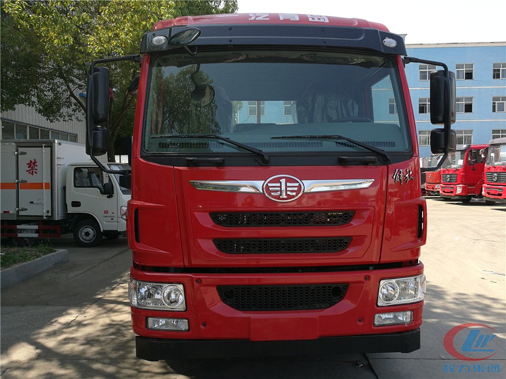 湖北易倍·(中国)体育EMC解放龙V平板运输车正面图